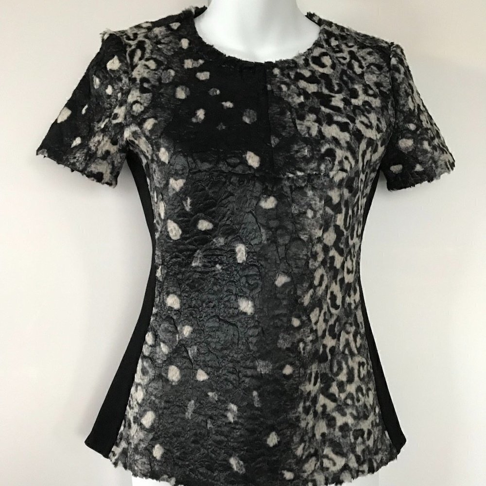 BCBGMaxAzria flattering textured tulum black/grey fun faux fur fitted top, xxs